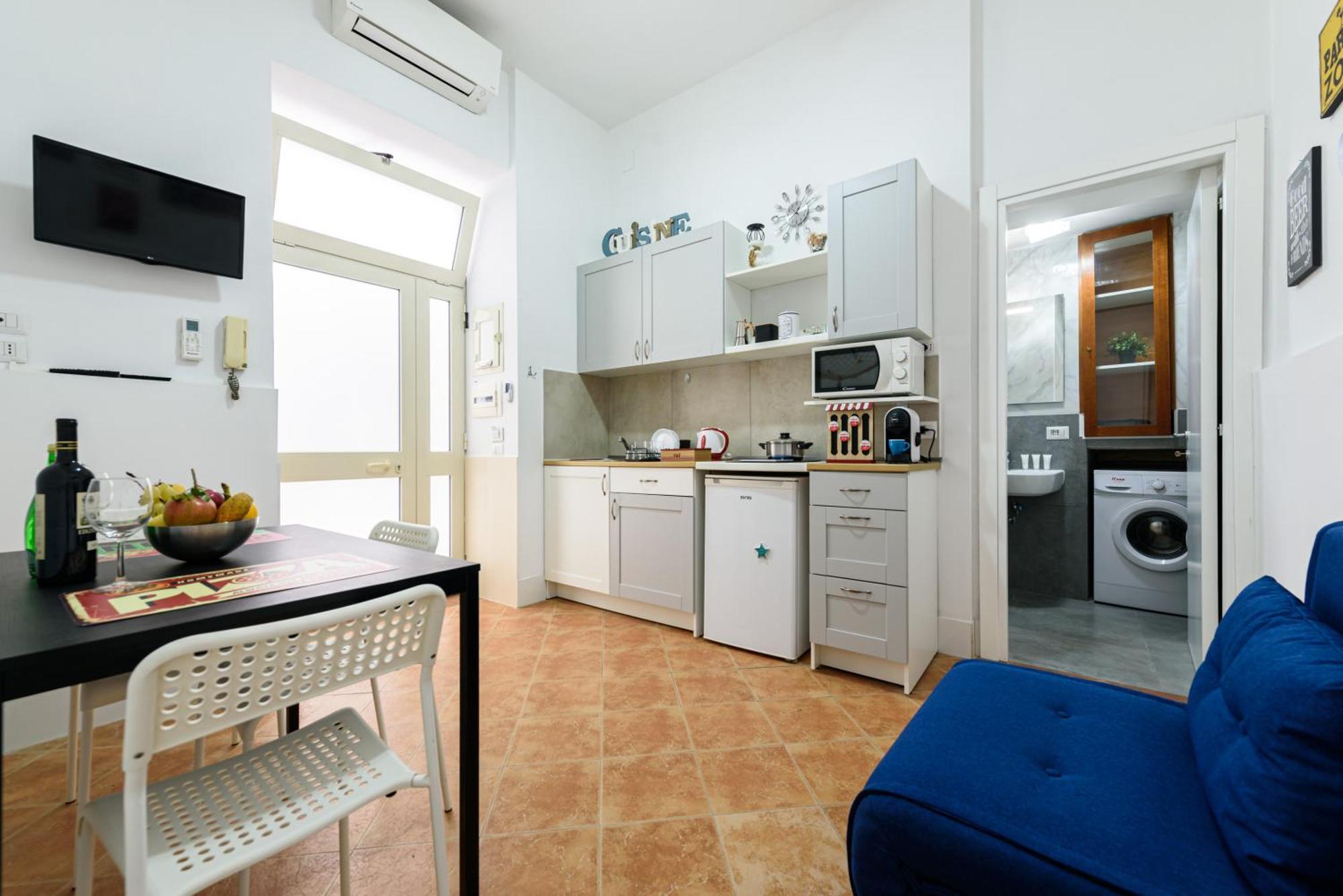 Apartment Murales In Bed Spagnoli Naples
