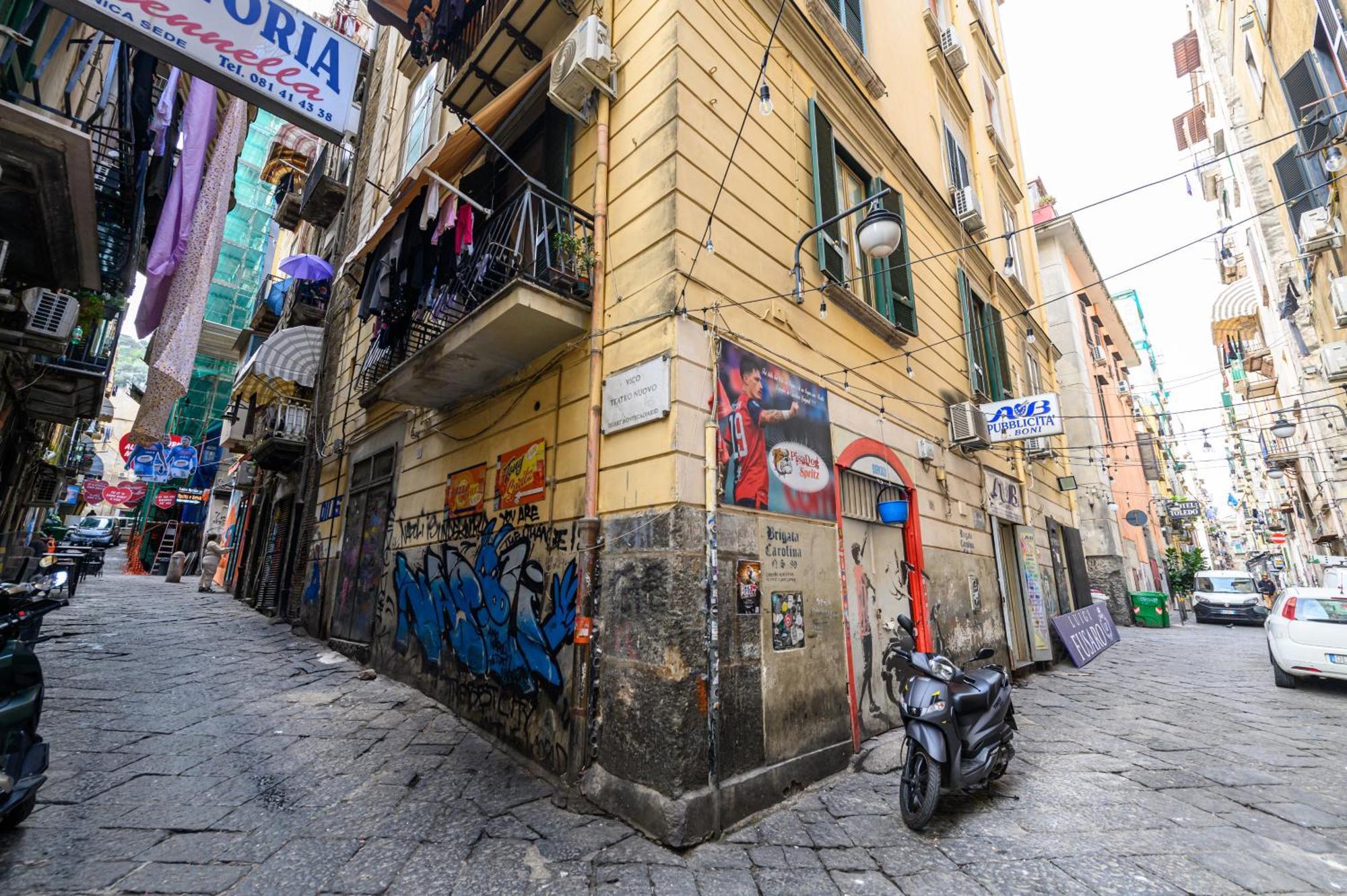 Murales In Bed Spagnoli Apartment *